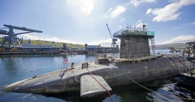 French and American Nuclear subs spotted berthing in Scotland