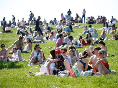 UK weather: Temperatures to hit 19C on bank holiday weekend as parts of country to see ‘wall-to-wall sunshine’