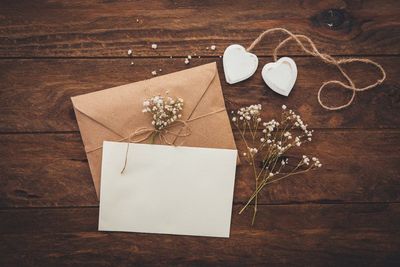 Parent sparks debate after revealing ‘rude’ wedding invitation they received via text message