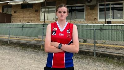 AFL rule prohibiting girls over 14 from mixed-gender competition outdated, Victorian mum says