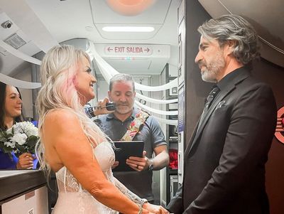 Couple has sweet impromptu wedding on Southwest flight while travelling to Las Vegas