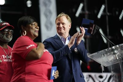 Twitter reacts to Falcons selecting Arnold Ebiketie in round 2