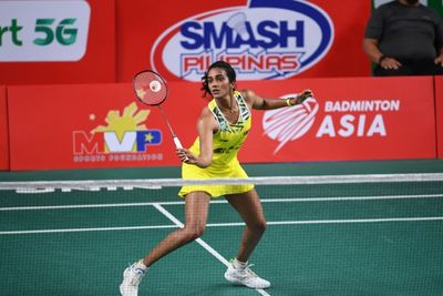 Top seed Yamaguchi beats aggrieved Sindhu to reach Asia final
