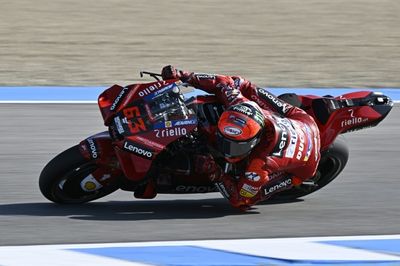 Bagnaia sizzles to Jerez MotoGP pole