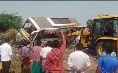Three killed, over 10 injured as van overturns near Chengam in Tiruvannamalai