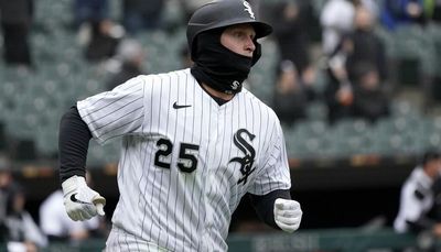 White Sox relieved after X-rays on Andrew Vaughn come back negative