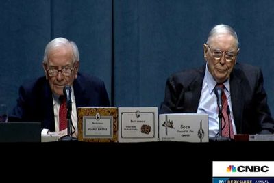 Warren Buffett Kicks Off the 2022 Annual Meeting for Berkshire