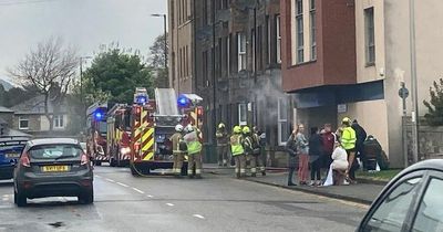 Fire crews scrambled to ongoing Edinburgh flat blaze as smoke billows from building