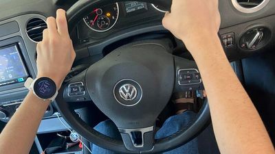 Smart watches distracting drivers, but what does Australia's law say about their use?