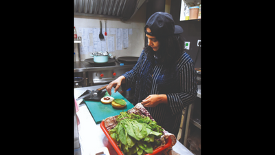 Lucknow: Prayers, fast and business as usual