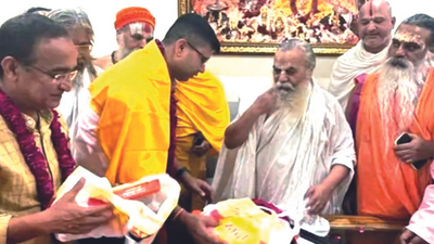 Uttar Pradesh: Ayodhya seers honour cops for action to maintain amity