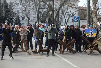 Russian-controlled Kherson forced to begin using rouble
