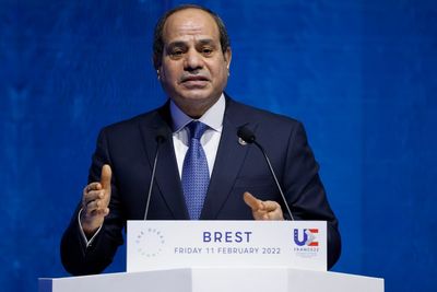 Egypt frees 3 as president appears to reach out to critics