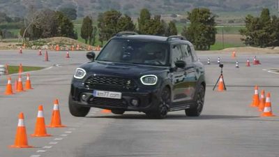 Mini Countryman SE Is A Master In The Moose Test