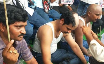 Andhra Pradesh: Govt. employees get tonsured as mark of protest against Contributory Pension Scheme