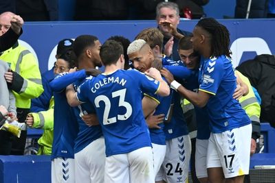 Everton earn priceless win, Spurs into top four