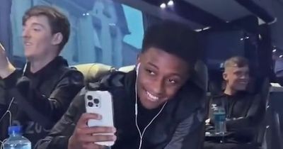 How Everton players reacted on team bus as fans welcomed them for Chelsea game