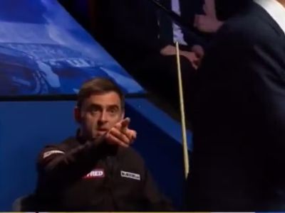 Ronnie O’Sullivan embroiled in ref row in opening session of Crucible final