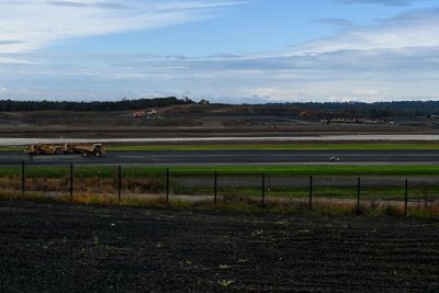 Bushland marked as environmental offset for new Sydney airport bulldozed for car park