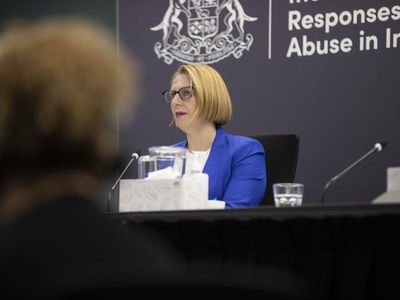 Alleged Tas abuser 'groomed whole family'