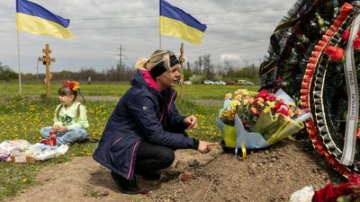 Ukraine-Russia war: Ukrainians visit cemeteries despite warnings to shelter at home, Volodymyr Zelenskyy says Nancy Pelosi meeting a powerful signal — as it happened