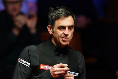 Ronnie O’Sullivan opens up big lead in World Championship final after referee row