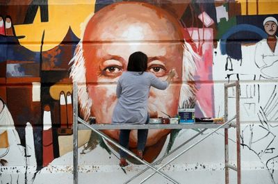 Murals bring 'joy' to Baghdad concrete jungle