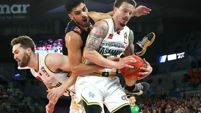 Tasmania JackJumpers reach NBL grand final with victory over Melbourne United