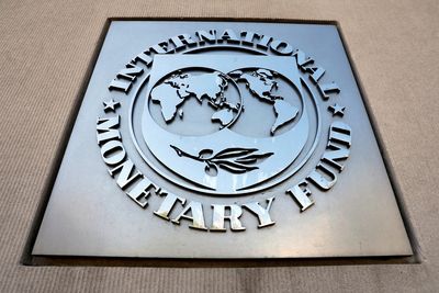 China backs Sri Lanka's decision to work with IMF to restructure debt