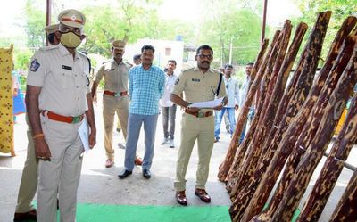 Andhra Pradesh: Kadapa police seize 22 red sanders logs in Siddavatam