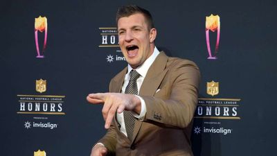 Rob Gronkowski: ‘I’m Coming Back’ If Bucs Sign One Key Free Agent