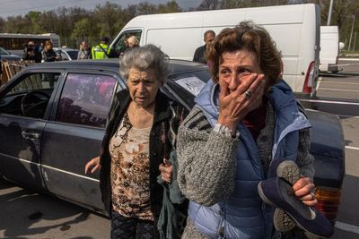 Mariupol steelworks evacuees head to Ukraine-held city as Russia ‘resumes shelling civilians’