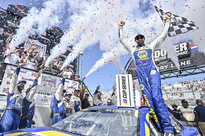 Elliott tops Stenhouse to win rain-delayed Cup race at Dover