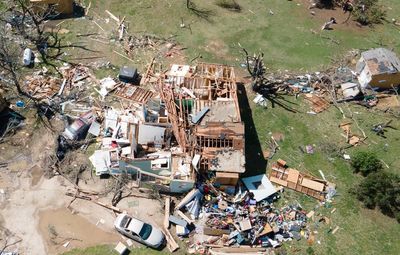 Dramatic video shows tornado ripping through Kansas town