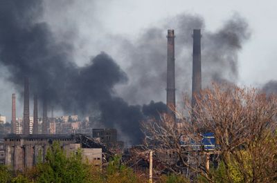 Ukraine latest updates: Russia renews attack on steel plant