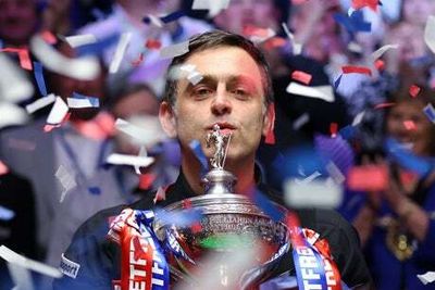 Ronnie O’Sullivan tipped to win record snooker world title No8 by Stephen Hendry and Judd Trump