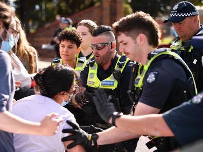 Protesters blockade Melb detention centre