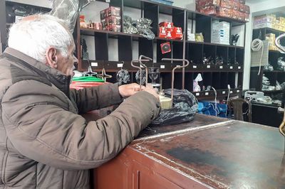 Blackouts force Syrians to return to old ways to keep lights on