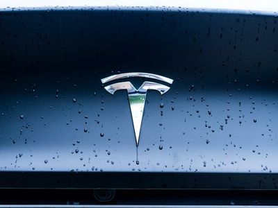 Tesla Confirms Annual Shareholder Meeting In August, Delays Proxy Filing: What This Means For Investors