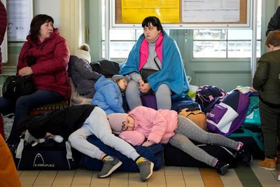 Ukraine refugees stranded as Home Office acceptance letters ‘delayed or sent to spam folder’
