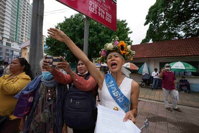 Cambodian dissident dresses up as 'Lady Justice' for trial