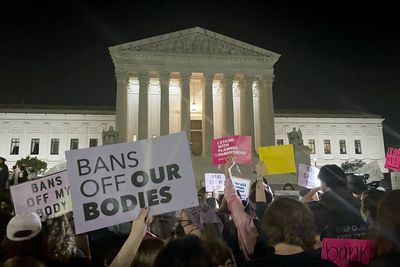 Protests in US after leaked draft opinion to overturn Roe v Wade
