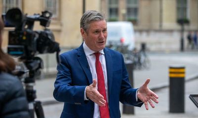 Keir Starmer accuses Tories of ‘mud-slinging’ over lockdown beer photo