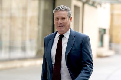 Keir Starmer accuses Tories of ‘mud-slinging’ over beer photo