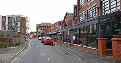 Robbery goes wrong as thugs flee after victim grabs knife