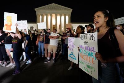 Report: Supreme Court draft suggests Roe could be overturned