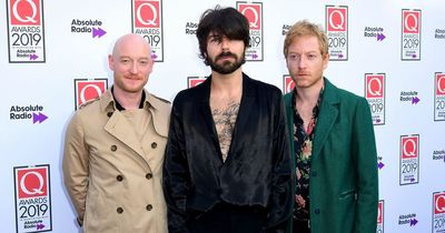 Biffy Clyro's Simon Neil pulls out of the US Arizona tour date after losing voice
