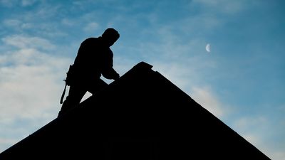 Top-Rated Beacon Roofing Stock Near Buy Point; Earnings Due