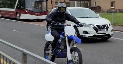 Reckless Edinburgh motorcyclist attempts dangerous overtake on busy city street