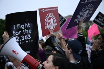 On both sides of US abortion debate, protesters vow to 'fight'